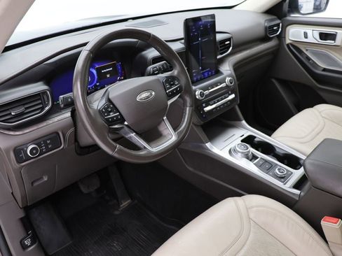 Used 2020 Ford Explorer Platinum w/ Premium Technology Package image 16