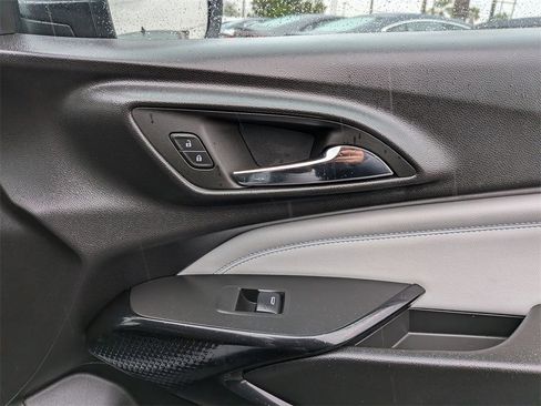 Used 2025 Chevrolet Trax LT w/ LT Convenience Package image 33