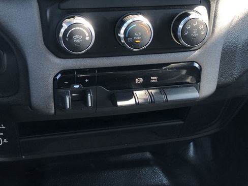 Used 2024 RAM 3500 Tradesman w/ Chrome Appearance Group image 21