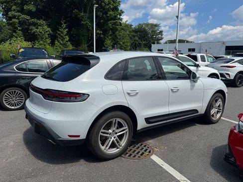 Used 2022 Porsche Macan AWD/4WD image 3