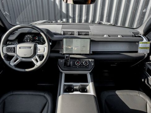 Used 2025 Land Rover Defender 110 S image 19