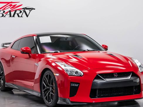 Used 2018 Nissan GT-R Premium image 7