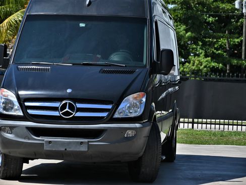 Used 2013 Mercedes-Benz Sprinter 2500 image 10