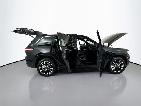 Used 2023 Jeep Grand Cherokee Overland w/ Luxury Tech Group IV AWD/4WD image 32
