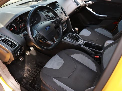 Used 2017 Ford Focus ST FWD image 4