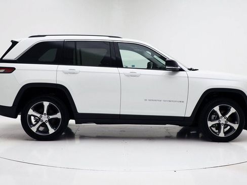 Used 2023 Jeep Grand Cherokee Limited image 3