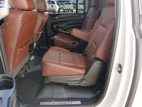 Used 2019 Chevrolet Suburban Premier w/ Premier Plus Edition RWD image 25