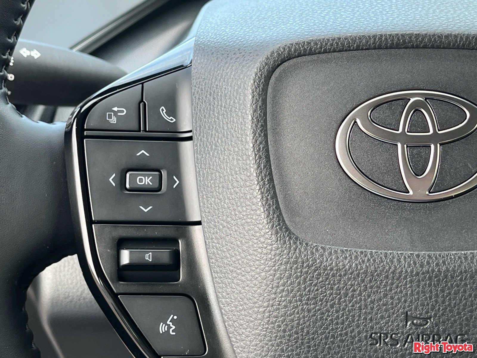 Certified 2024 Toyota Prius XLE FWD image 23