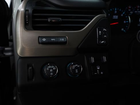 Used 2018 GMC Yukon Denali image 24