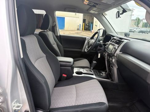 Used 2018 Toyota 4Runner SR5 AWD/4WD image 34