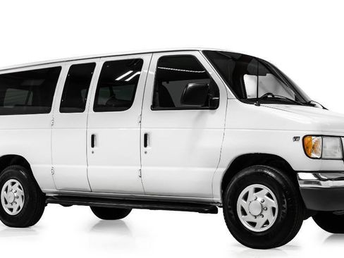 Used 2001 Ford E-350 and Econoline 350 XLT image 1