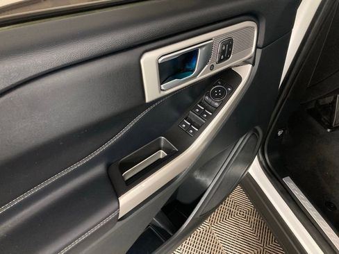 Used 2022 Ford Explorer Limited image 12