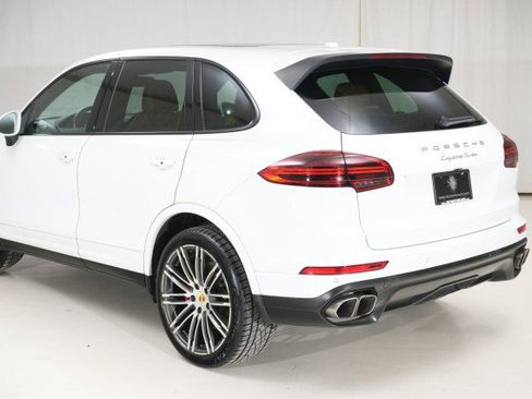 Used 2017 Porsche Cayenne Turbo AWD image 32