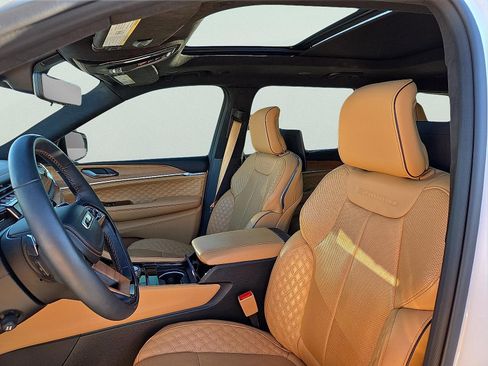 Used 2025 Jeep Grand Cherokee L Summit image 14