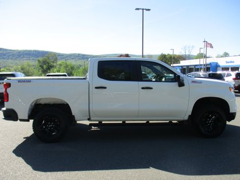Used 2025 Chevrolet Silverado 1500 LT Trail Boss w/ Convenience Package II AWD/4WD image 4