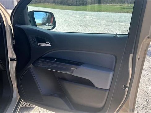 Used 2022 Chevrolet Colorado Z71 AWD/4WD image 24