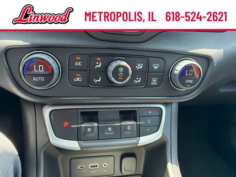 Used 2023 GMC Terrain SLE w/ Driver Convenience Package FWD image 22