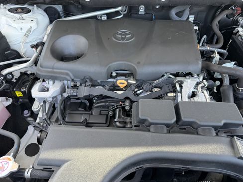 Used 2021 Toyota RAV4 LE FWD image 26