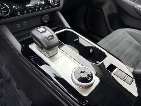 Used 2025 Mitsubishi Outlander SE image 27