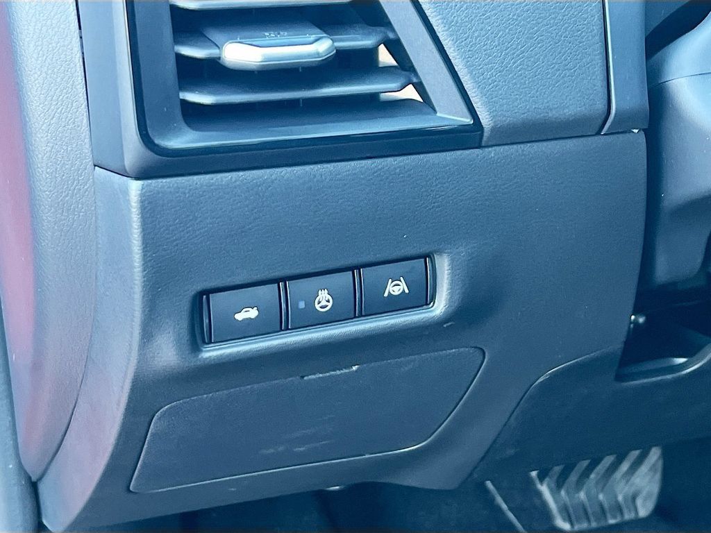 Used 2026 Nissan Sentra SR w/ SR Premium Package FWD image 10