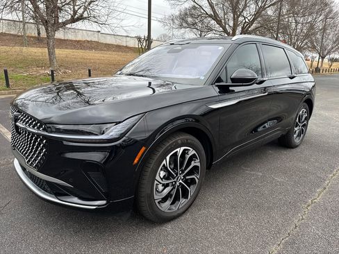 Used 2025 Lincoln Nautilus Reserve image 9