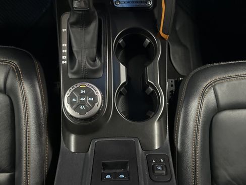 Used 2023 Ford Bronco Badlands image 25