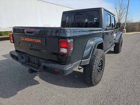 Used 2023 Jeep Gladiator Sport image 8
