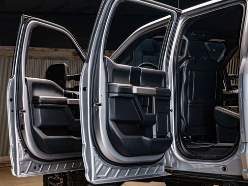 Used 2022 Ford F350 Platinum w/ FX4 Off-Road Package image 31