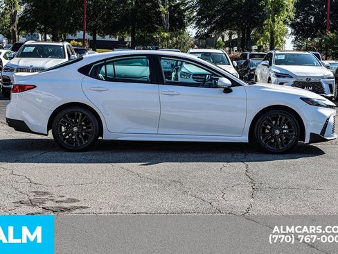 Used 2025 Toyota Camry SE image 10