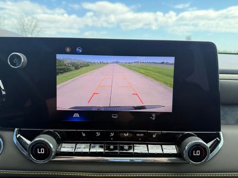 Used 2024 Chevrolet Colorado ZR2 w/ Safety Package AWD/4WD image 38