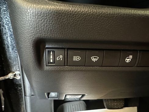 Used 2021 Toyota RAV4 XLE w/ XLE Grade Weather Package AWD/4WD image 17