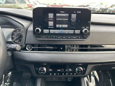 Used 2024 Mitsubishi Outlander SE image 13