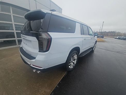 New 2026 Chevrolet Suburban Premier w/ Sun And Tow Package image 7