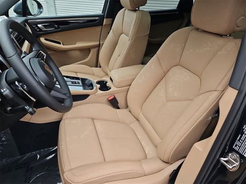 New 2026 Porsche Macan image 5