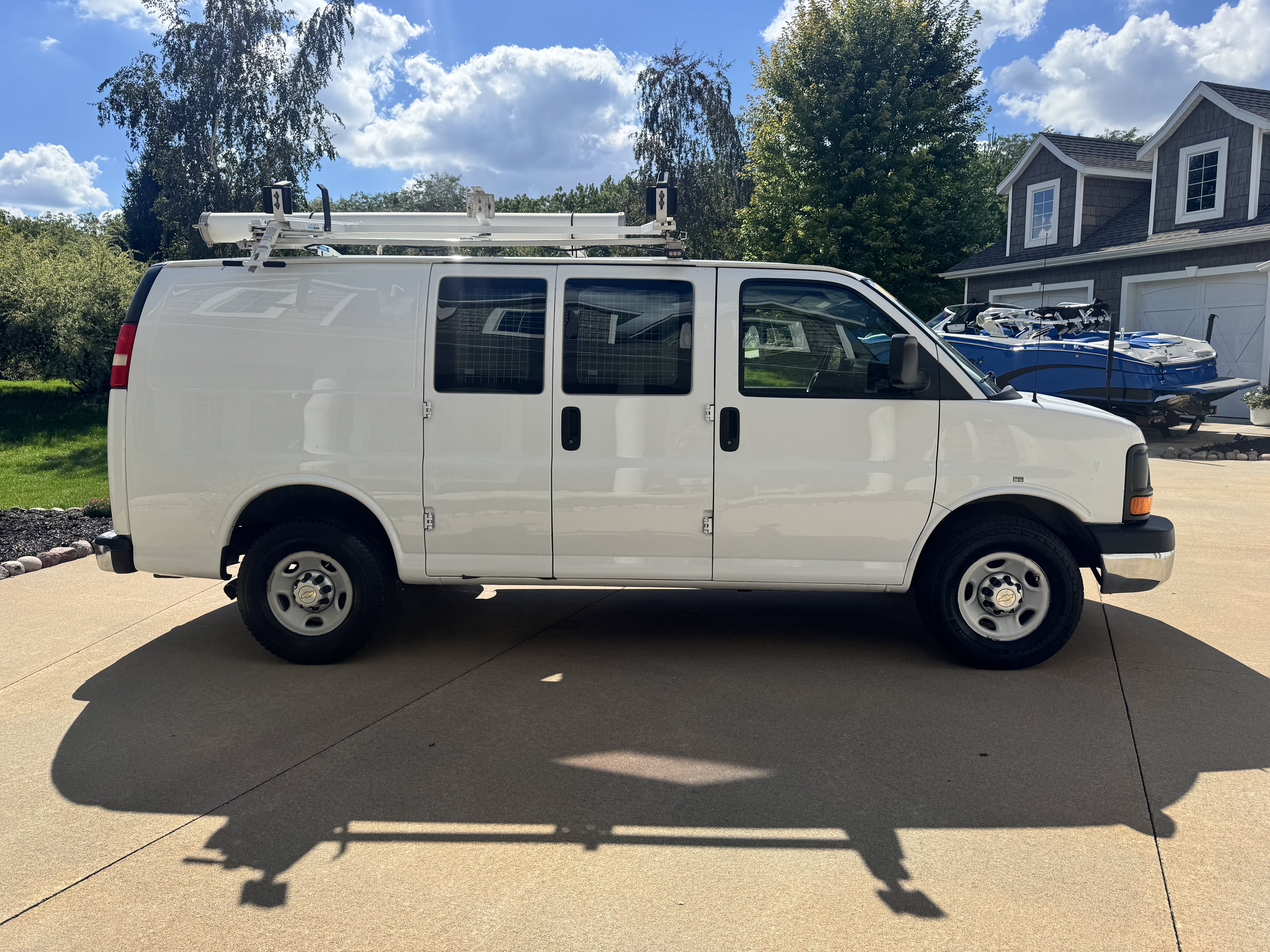 Used 2014 Chevrolet Express 2500 RWD image 7