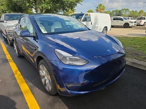 Used 2024 Tesla Model Y Long Range AWD/4WD image 2