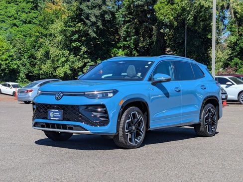 Certified 2025 Volkswagen Tiguan SEL R-Line AWD/4WD image 9