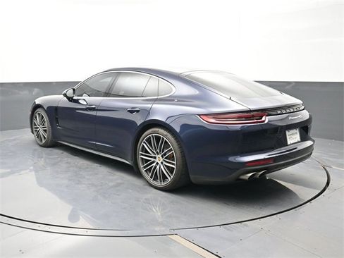 Used 2018 Porsche Panamera 4S image 3