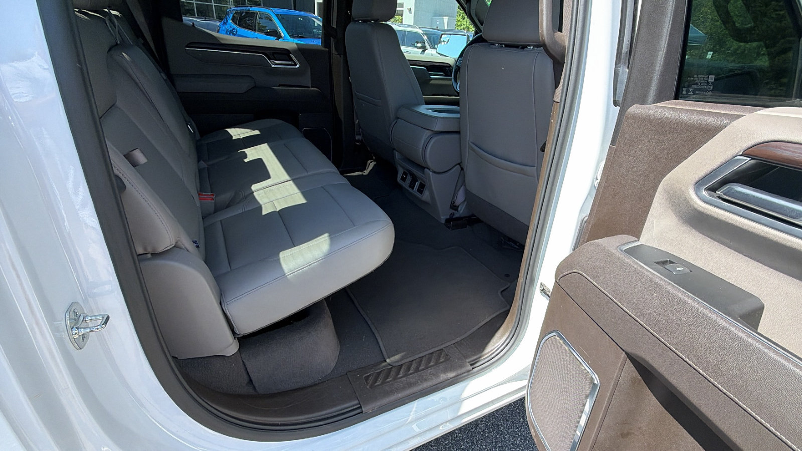 Used 2025 GMC Sierra 1500 SLT AWD/4WD image 21