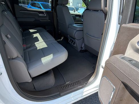 Used 2025 GMC Sierra 1500 SLT AWD/4WD image 21