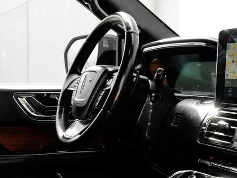Used 2019 Lincoln Navigator Select w/ Technology Package image 9