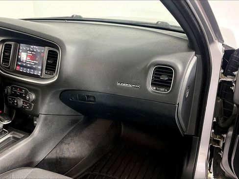 Used 2018 Dodge Charger R/T RWD image 16