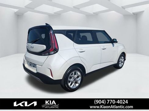 Used 2025 Kia Soul LX w/ LX Technology Package FWD image 3