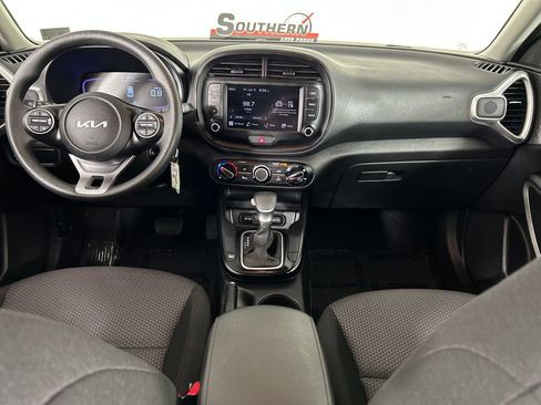 Used 2025 Kia Soul LX w/ LX Technology Package FWD image 18