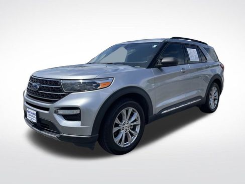Used 2021 Ford Explorer XLT w/ Equipment Group 202A RWD image 9