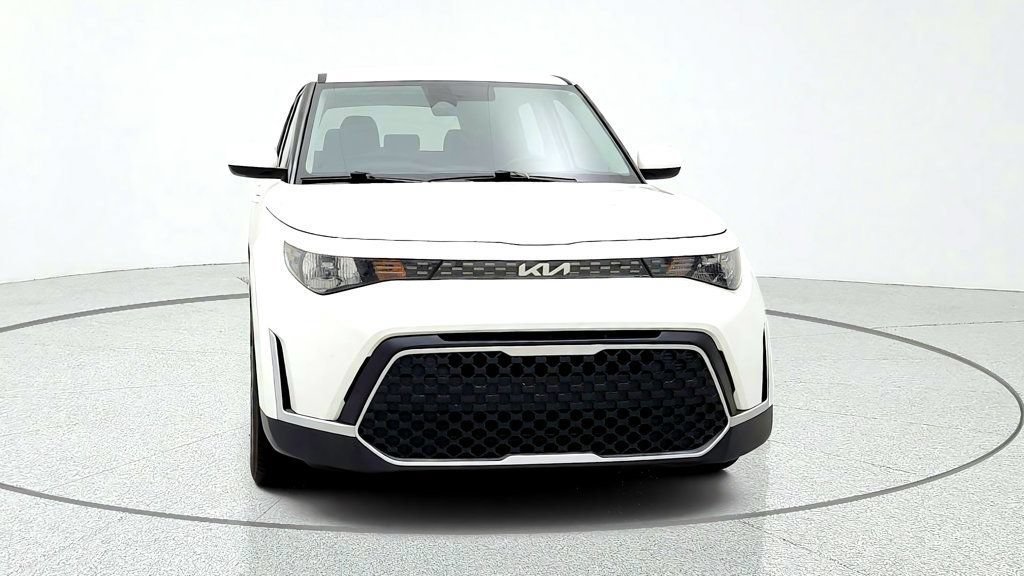 Used 2024 Kia Soul LX w/ Option Group 015 FWD image 2