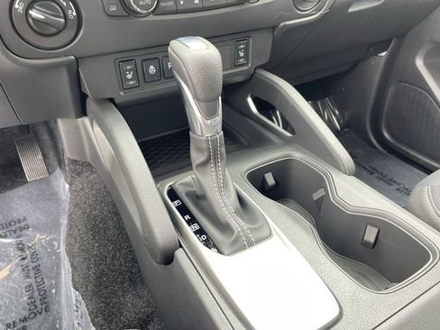 Used 2025 Nissan Frontier SV w/ SV Convenience Package image 26