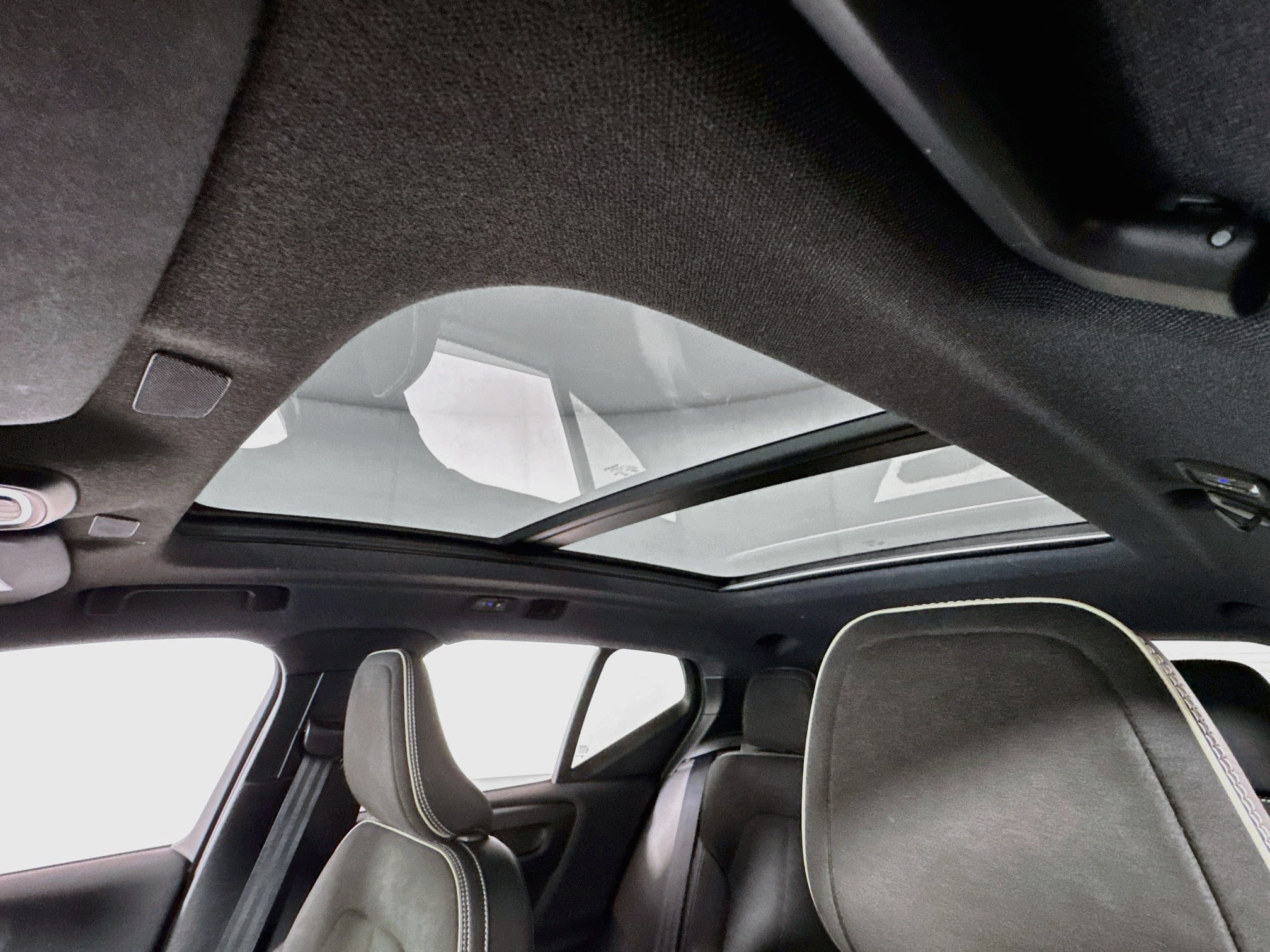 Used 2019 Volvo XC40 T5 R-Design AWD/4WD image 6