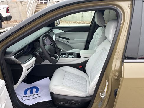 New 2026 Jeep Cherokee Overland w/ Advanced Pro Tech Group image 15