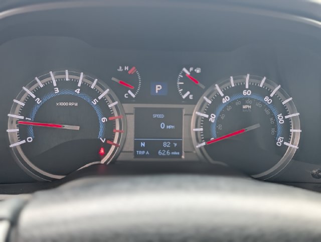 Used 2018 Toyota 4Runner SR5 AWD/4WD image 18